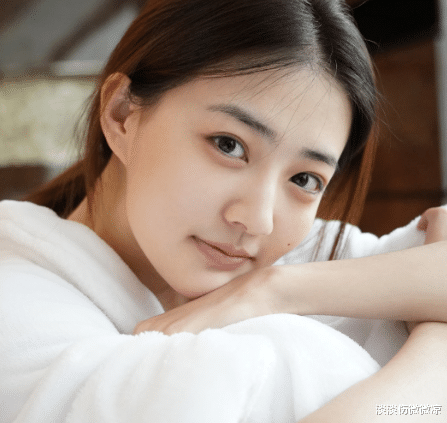 圣诞节|徐璐真的好宠粉，在网上发布了一条又唱又跳的起床视频，好可爱啊