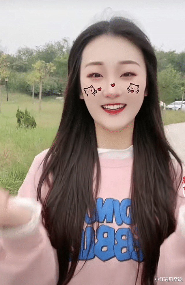 陈亚男|陈亚男离婚后又出事!直播间遭封禁被疑售假,陈母发文怼网友维护女儿