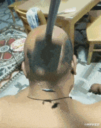 小琳解说星座|小姑娘你后面这是什么东西呢?自拍的时候还是长点心吧秘密都暴露了,哈哈哈哈