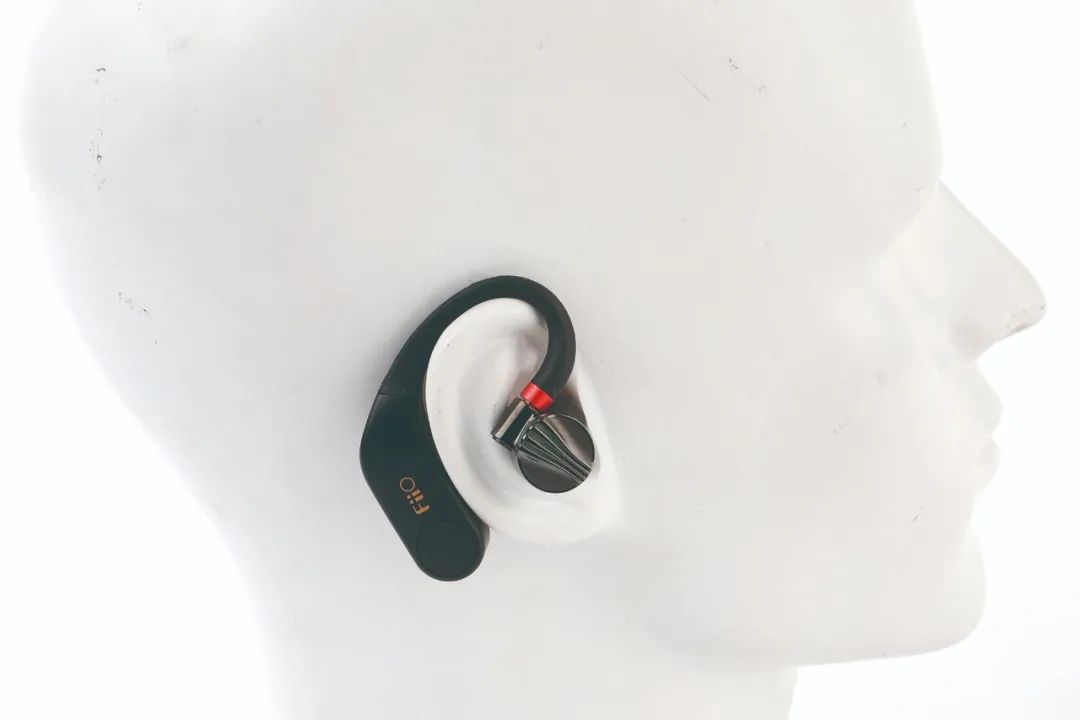 耳机|HiFi耳机的无线伴侣——飞傲UTWS5真无线蓝牙耳挂