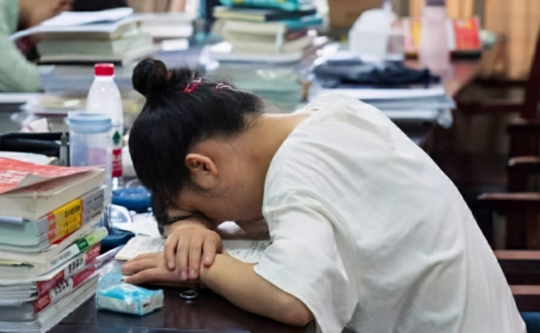 Ainee妈咪|2022考研将出现新规定，英语四级成为“拦路虎”？考研更难了