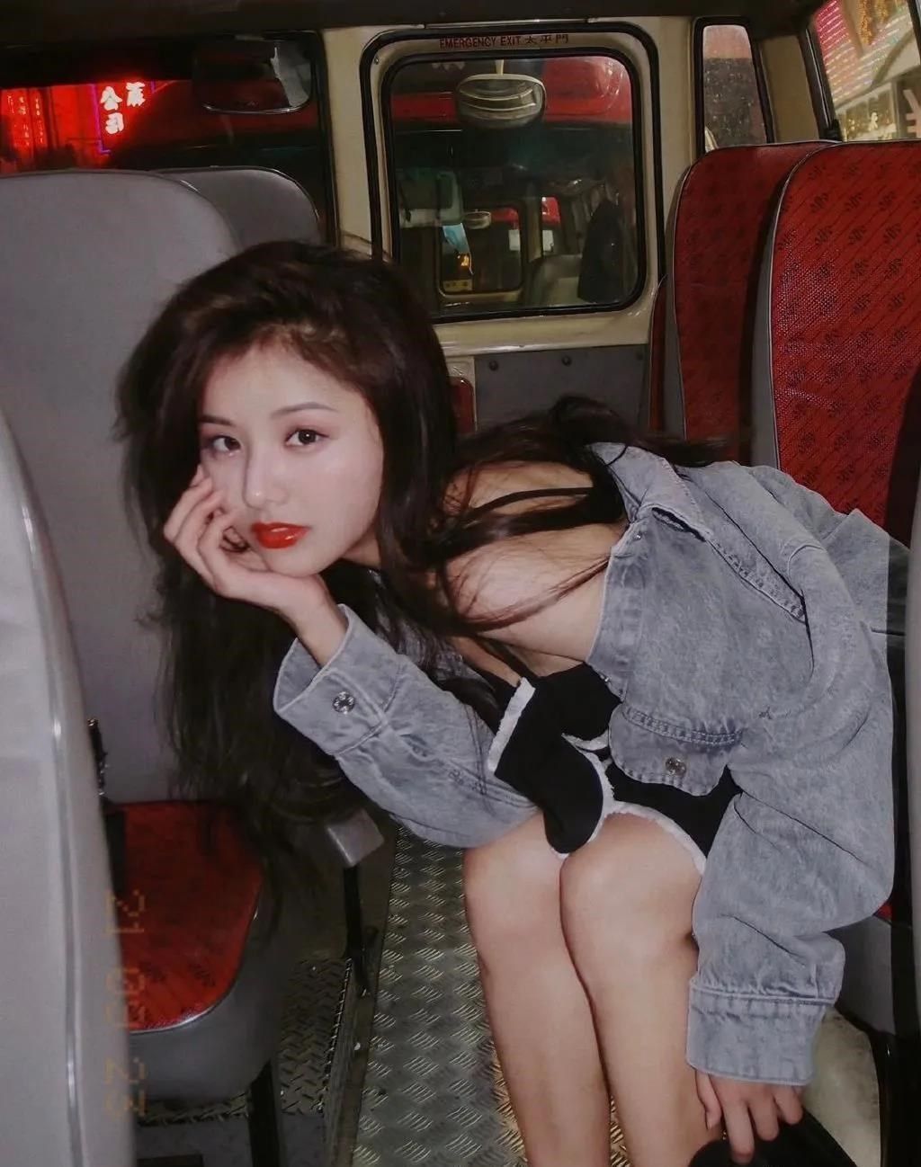 邱淑贞|“港大校花”神似邱淑贞？二次元幼态脸+ 漫画3D身材，绝绝子！