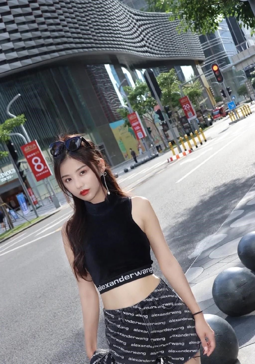 邱淑贞|“港大校花”神似邱淑贞？二次元幼态脸+ 漫画3D身材，绝绝子！