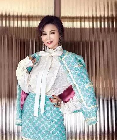 谢玲玲|24岁嫁豪门，老公出轨公婆帮她争4亿赡养费，如今活成自己的豪门