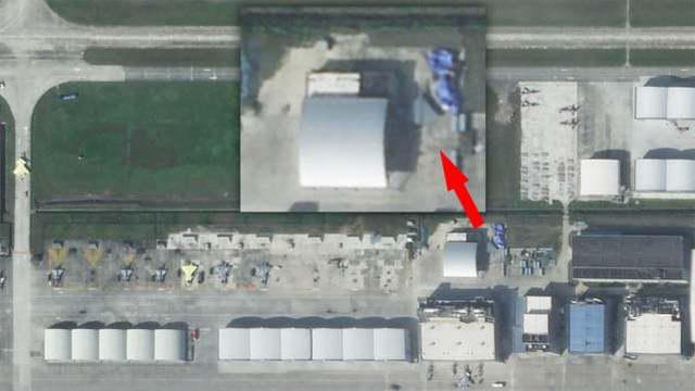 歼-20|美媒：成飞试验机场一堆歼10、歼20之中，出现“无尾战斗机”