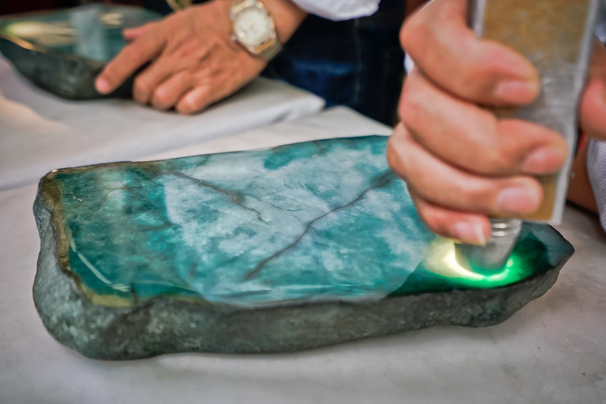 艺术品|「瑞丽」，一座“遍地是翡翠”的宝藏城市。