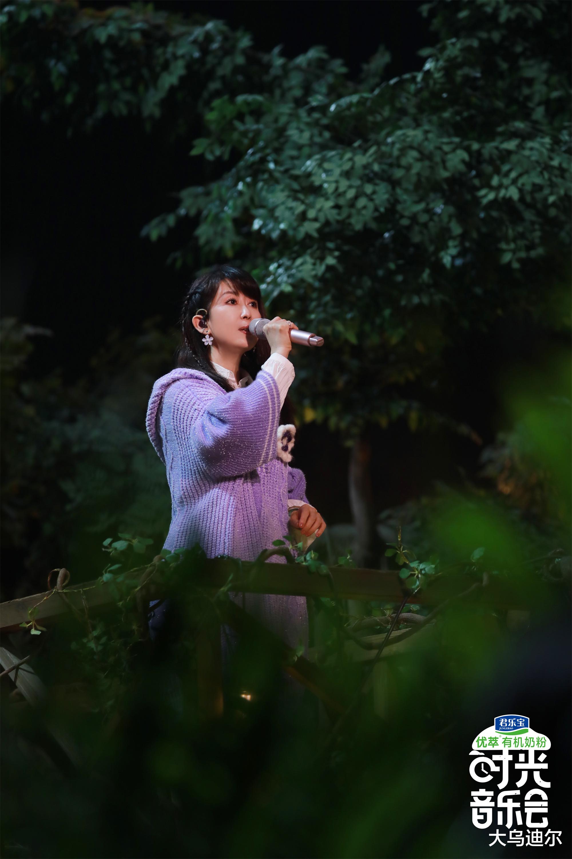 王一博|孟庭苇的《时光音乐会》，牛奶代言人来了，国家队的国庆叔也到了