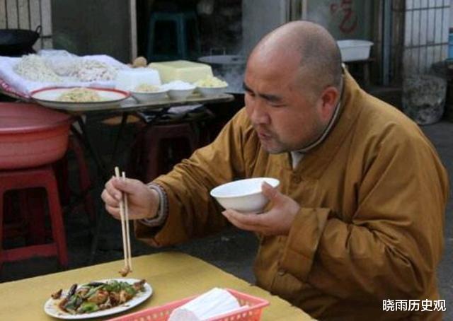寺庙|和尚们每天吃素,为何大多都是肥头大耳?看看他们的伙食就明白了