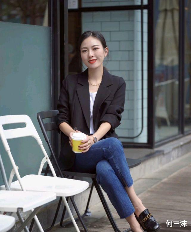 何三沫|服装穿搭越简单越高级,拒绝太过复杂的款式,轻松拿捏自身的气质