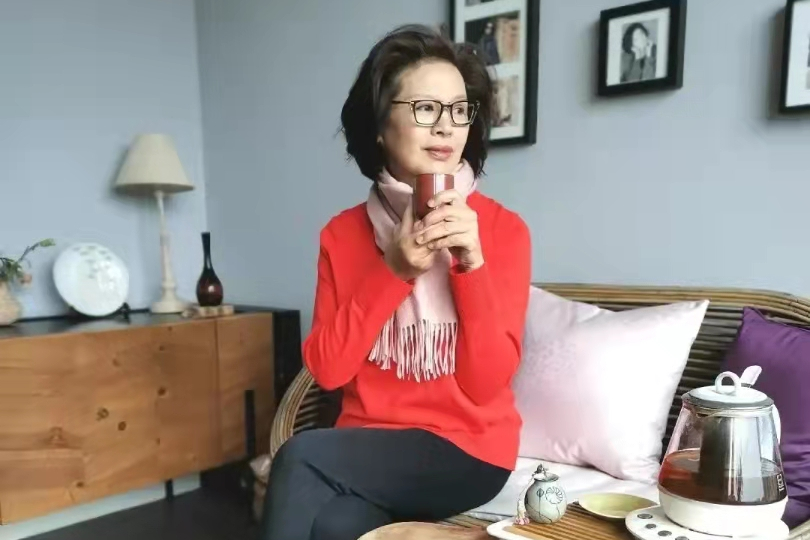 运动|五六十岁的女人,过年烫发建议选这三款发型,时髦减龄又好打理