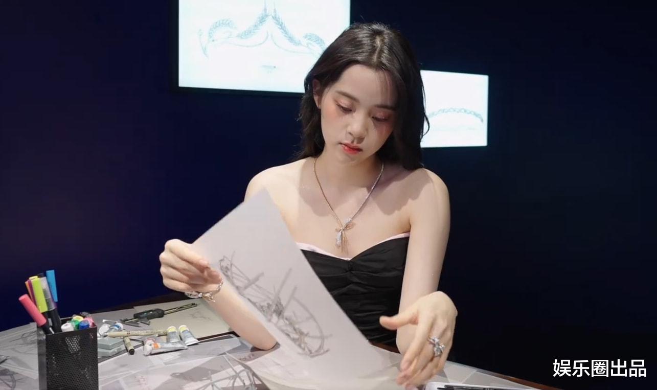 欧阳娜娜|欧阳娜娜珠宝代言大片曝光，穿拼色装秀曲线美，身姿曼妙气质高贵