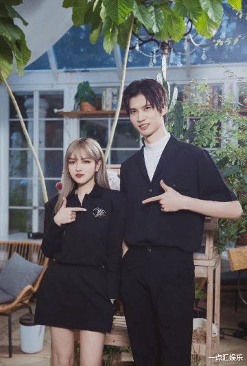 周扬青|周扬青晒辣妹写真，身材凹凸有致一字肩优越，陈瑞丰转正了吗？