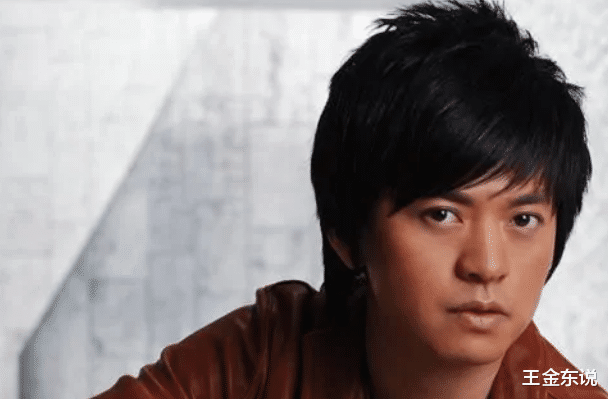 李健|清华大学毕业的李健，特别有音乐天赋，如今既是音乐人又是歌手