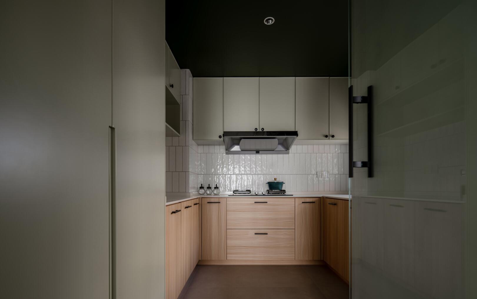 参观她117㎡新家,墙面不刷乳胶漆,也不要踢脚线,反而很高级