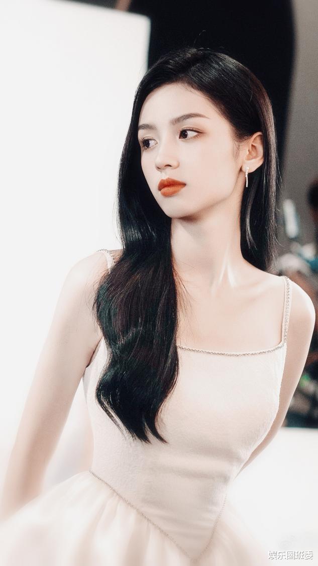 宋祖儿|95后小花各自独美，宋祖儿周也明媚惊艳，赵露思刘浩存清纯灵动