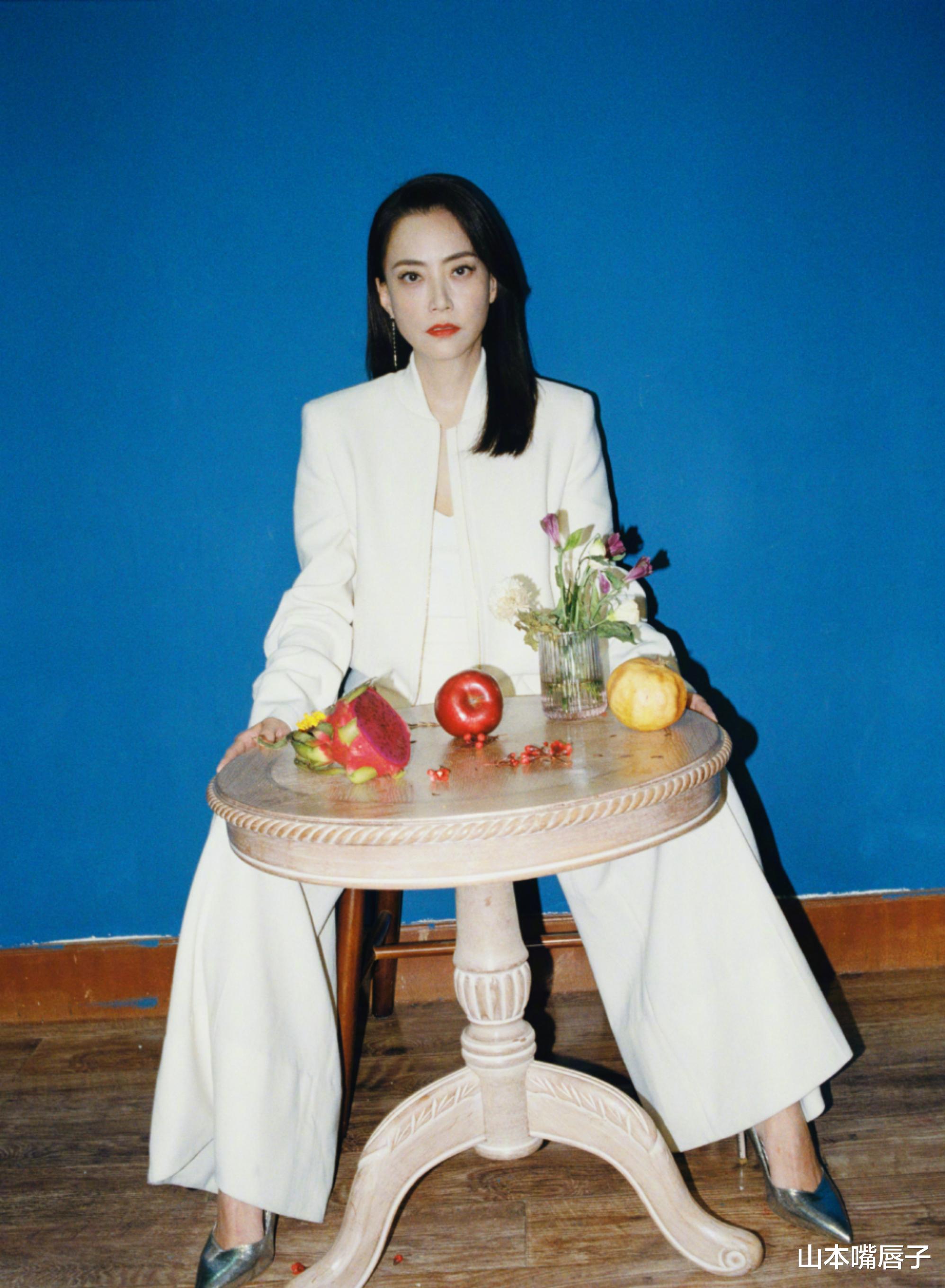 霍汶希|谢霆锋经纪人太惊艳！霍汶希穿短裙秀美腿太魅惑，难怪被叫小王菲