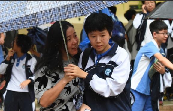 吴洪娜聊说育儿|学生中考分数不达标,将会直接和重点高中无缘?看教育部如何回应