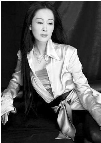 蒋勤勤|蒋勤勤的三角情史，靠美貌上位迷倒了3个男人，两次深陷插足风波