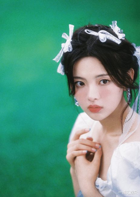 杨超越|杨超越灵魂模仿直播带货套路，被官方警告差点停播，其反应太可爱