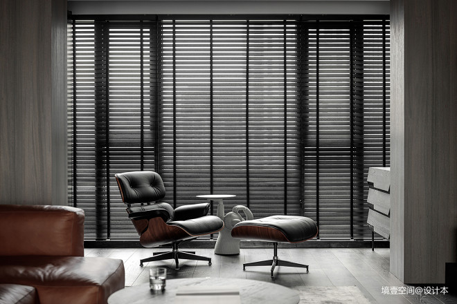 衣帽间|木百叶将阳光处理的包含节奏感,塑造出变化丰富的光韵和质感。