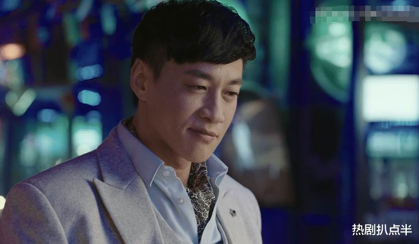 高校|《正青春》全员浮粉，何润东脸肿吴谨言色差大，硬凹职场斗太幼稚