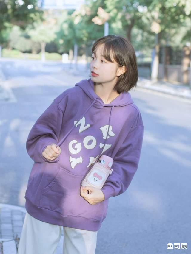 鱼司辰 秋冬内搭怎么选?一定不能错过这件蓝色毛衣马甲,穿上身元气满分