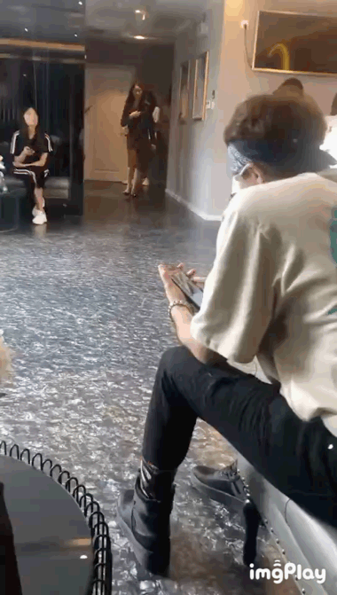 吴亦凡|凉凉！吴亦凡“选妃”现场疑曝光，各大平台开始盘点相关内容下线