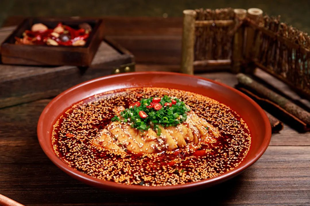 荐设 谢江明作品重庆天地餐厅：“雾食”，更务实