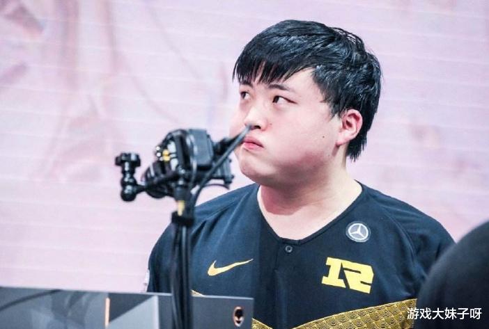 Uzi|孤勇者事件后人人自危，小天无意播放到这首歌，连续道歉5次