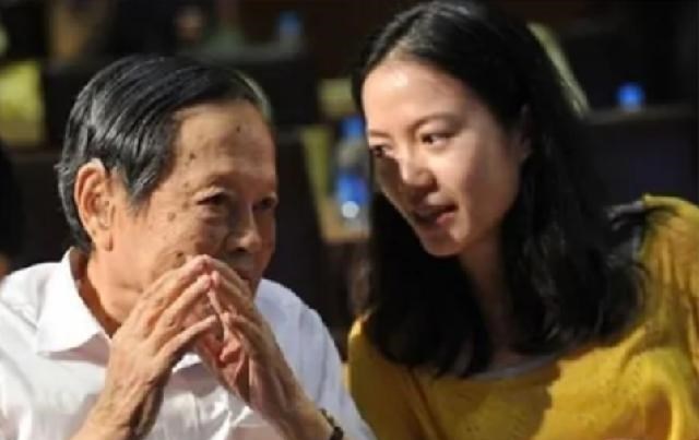 杨振宁|牵手17年，99岁的杨振宁允许翁帆改嫁，但财产全部归子女所有
