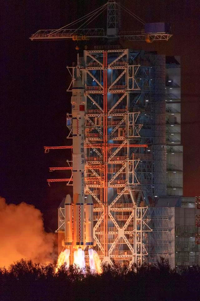 为什么神舟飞船都用长二F运载火箭发射?