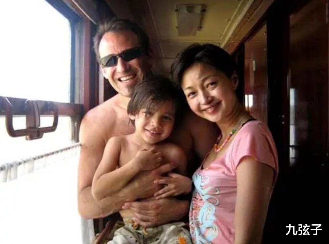 李绮红|李绮红：两拒黎明嫁洋人，巅峰时因病退隐，化身护士现在怎么样？