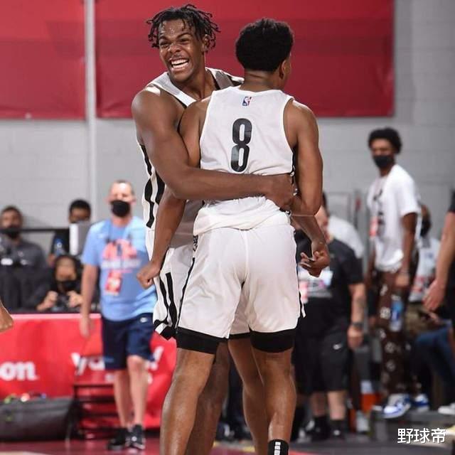 篮网队 篮网跟他签约了！身高2米11，体重120公斤！他能为篮网做些什么？