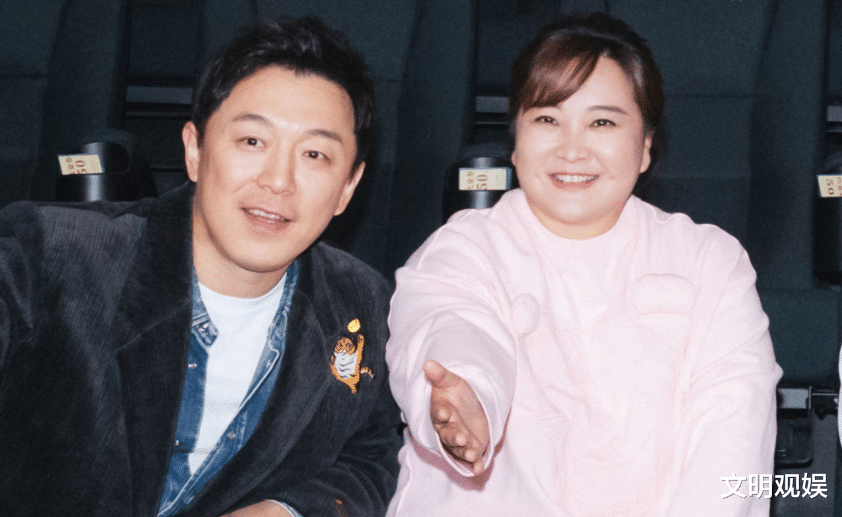 贾玲|贾玲《穿过寒冬拥抱你》热映，谁留意到张小斐？关系好坏一望而知