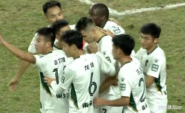 冲超|2-1，点球制胜，锋霸轰赛季22球，冲超最新形势：2队保留一丝希望