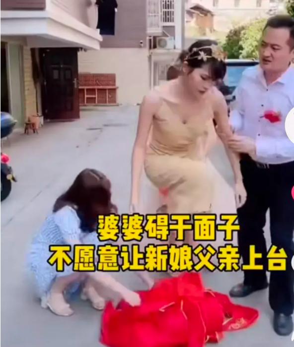 悠哉情感驿站 新娘子一言不合脱下婚纱悔婚，网友却纷纷点赞