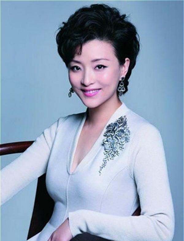 杨澜|从杨澜的脱口秀，感受到一份雅，羡慕她幸福婚姻，真是好命女人