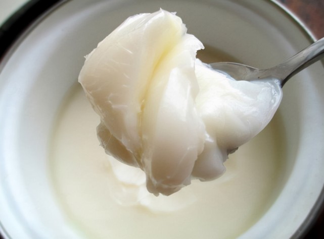 银耳|甘油三酯升高不能吃“猪油”?若想稳定血脂,这3物最好撤下餐桌