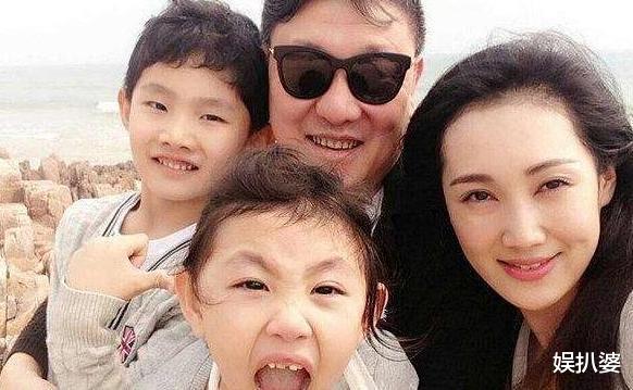 韩磊|好男人韩磊：苦追小10多岁妻子2年，为爱隐居草原，现在怎么样？