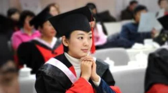 轻语妈妈|老汉吃苦打工16年，将弃婴供成博士，生父母却赶来认亲结果如何？