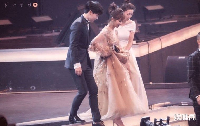 刘露|肖战张一山负责提裙子，李现帮忙领奖杯，杨紫的异性缘真是太好了