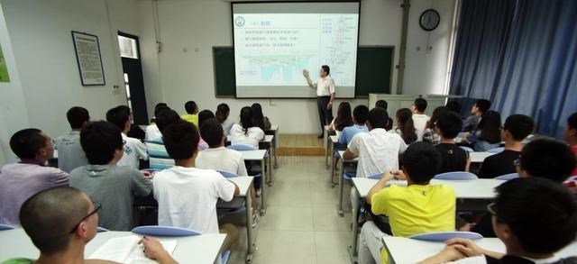 家中大小宝|校园里出现“佛系大学生”,不进学生会也不加社团,老师也没办法