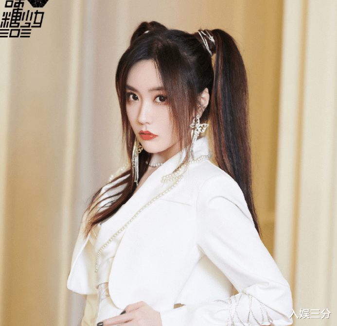 短发|硬糖少女双马尾造型：全员风格又甜又飒，只有张艺凡心机搞特殊！