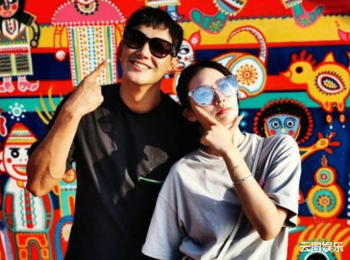 威廉|36岁男星求婚成功!跪地送钻戒太浪漫,CEO女友穿婚纱感动大哭