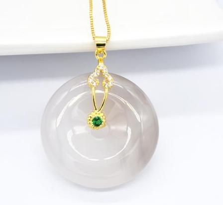 翡翠|炎热的夏季对于翡翠玉石来说，也是十分“痛苦”的！