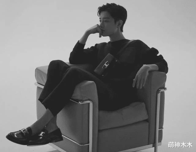 肖战|2021年流量局势跌宕起伏：肖战持续顶流，双男主迅速“熄火”