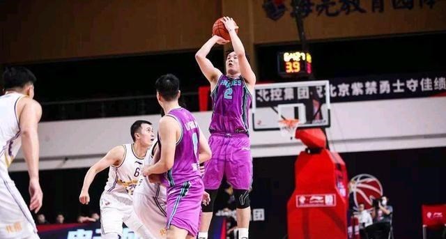 嘟小薯 山东VS北控阵容出炉！2米11新星上位 小鲨鱼憾失帮手 丁神再次立威