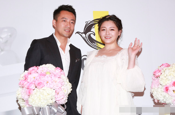 大S|汪小菲回应婚变承认一时激动，遭大S妈妈喊话个人做事个人担，双方矛盾曝光