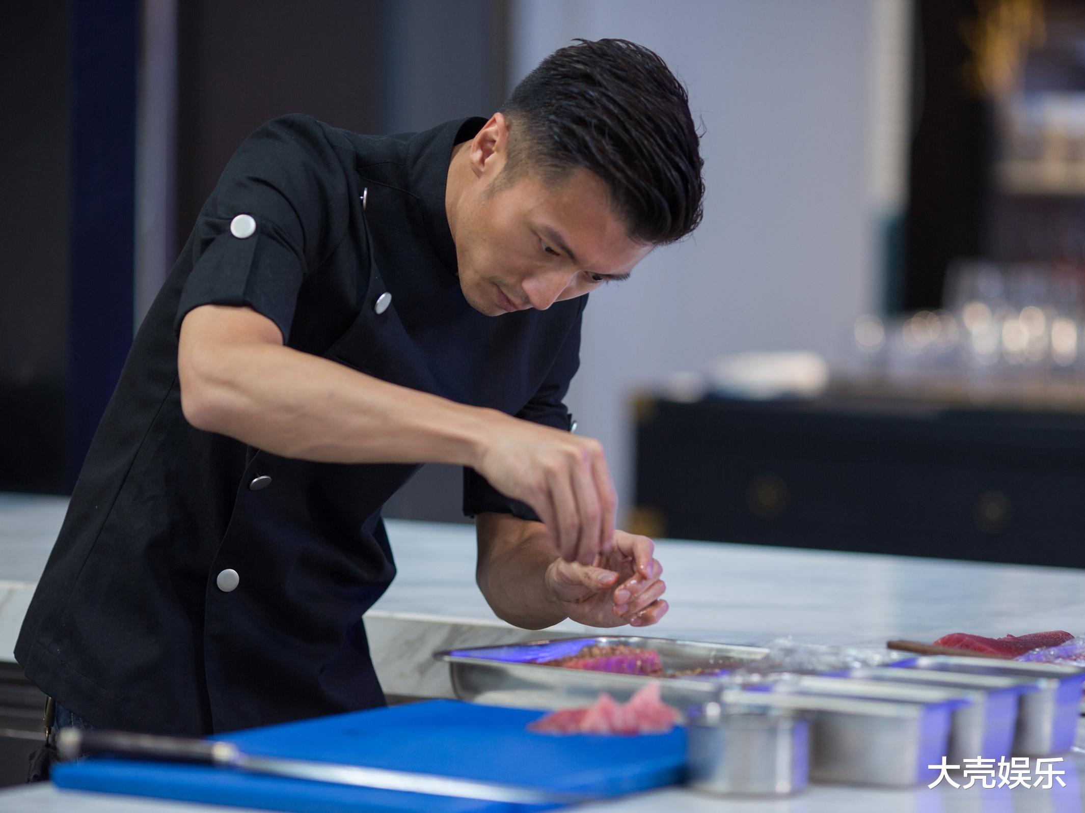 谢霆锋|谢霆锋有多优秀？继歌手、演员和厨师后，再次解锁新职业