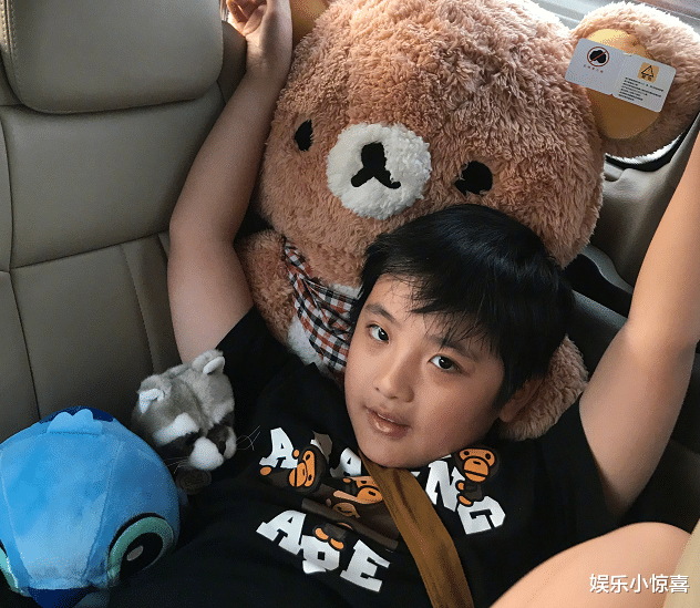 费曼|录制《爸爸》留下了永久性伤疤的费曼，已走出阴影，撩刘海露正脸